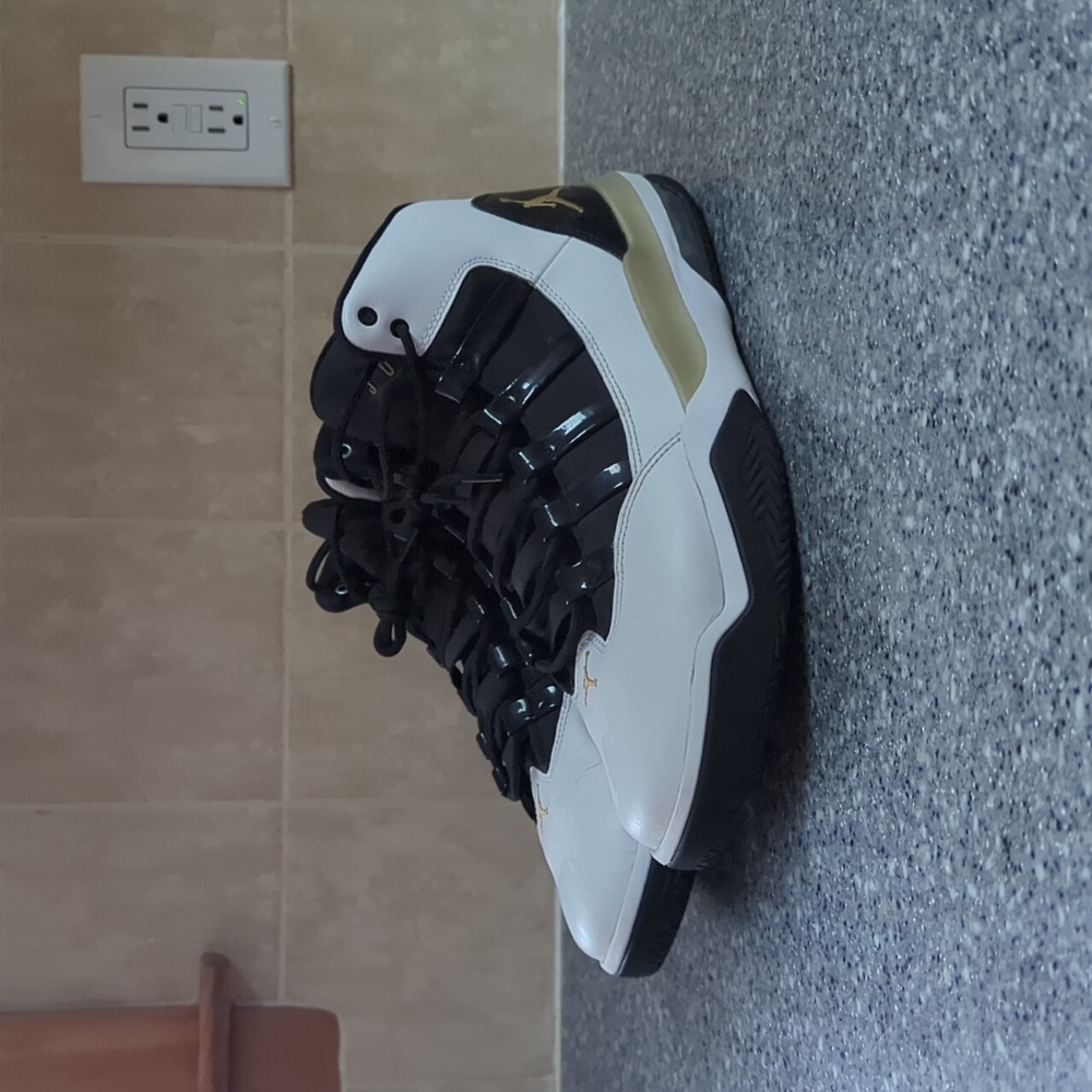 Jordan Max Aura White Metallic Gold Black - Lightly Used